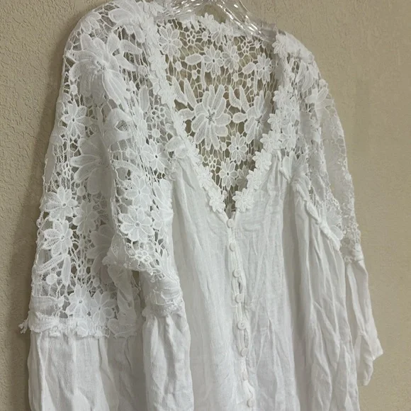 Boho womans white lace eyelet Emerson Henley top size M - Picture 4 of 4
